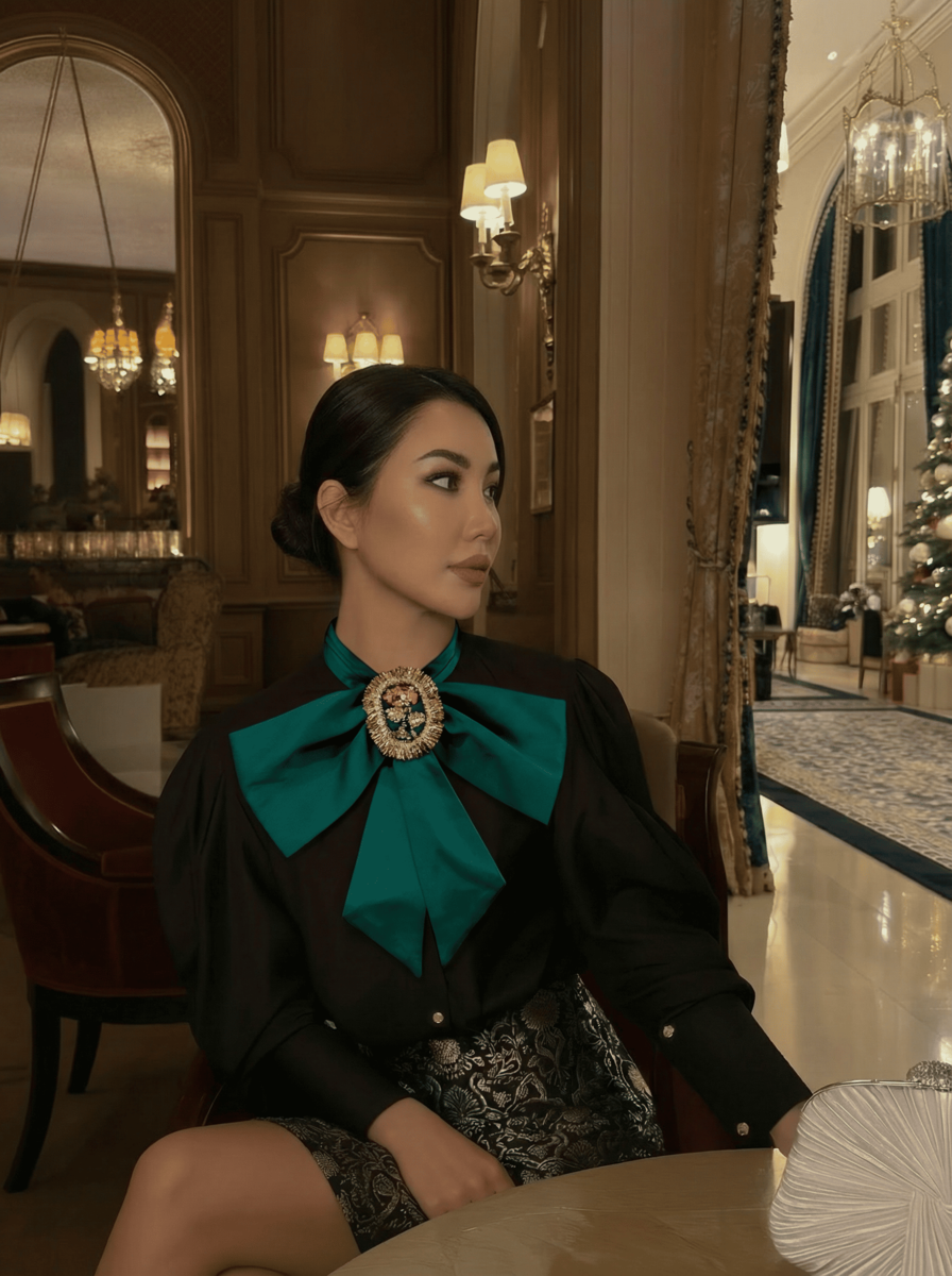 Black Victorian Shirt With  Green Bow - Second Image