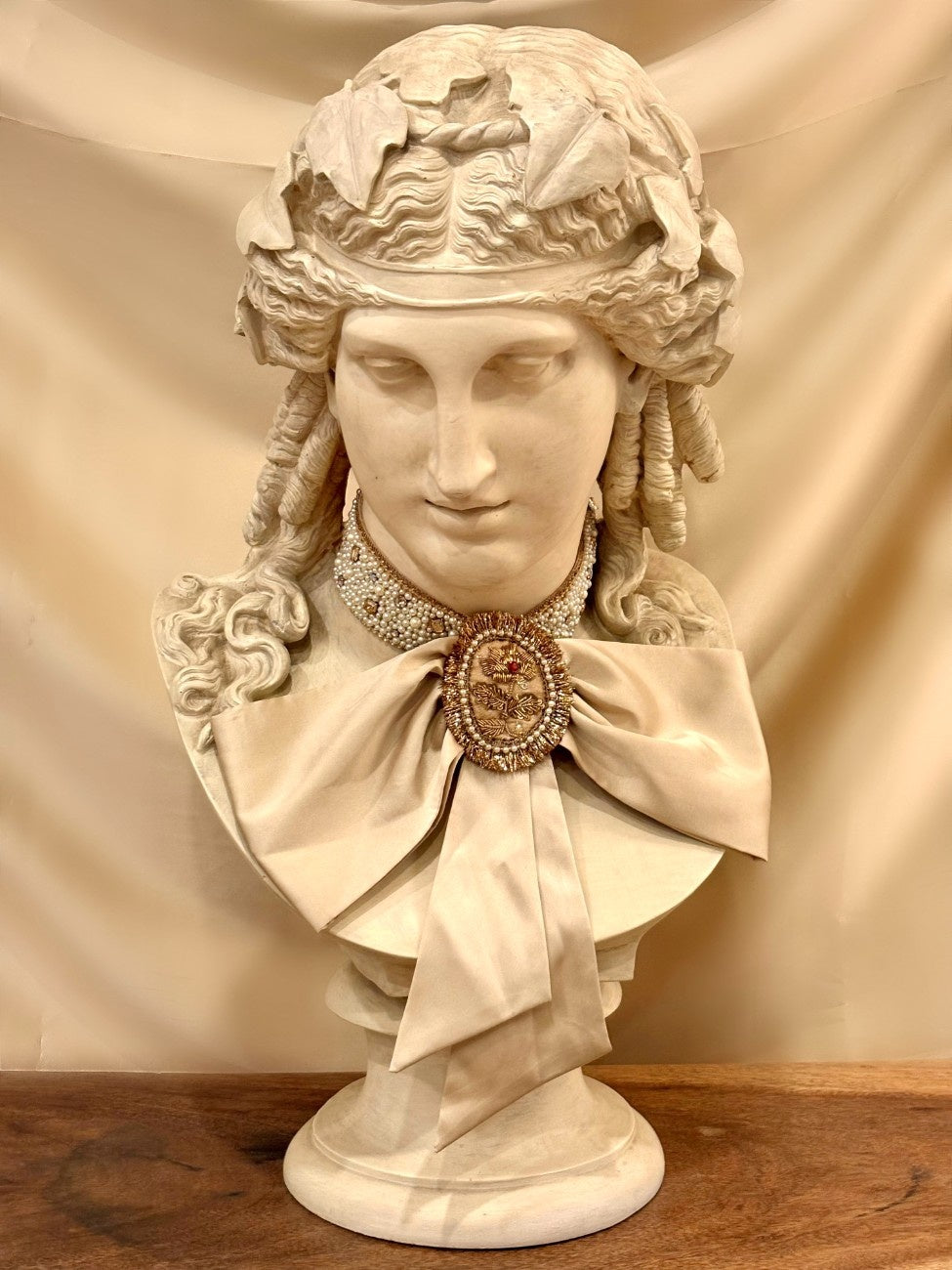 The Maharani Pearl Bow - Duchess Kumari