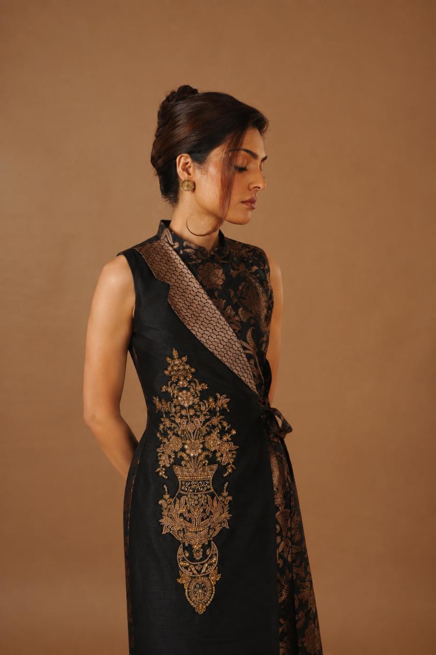 Nope-e-Kinkhab sleeveless Dress