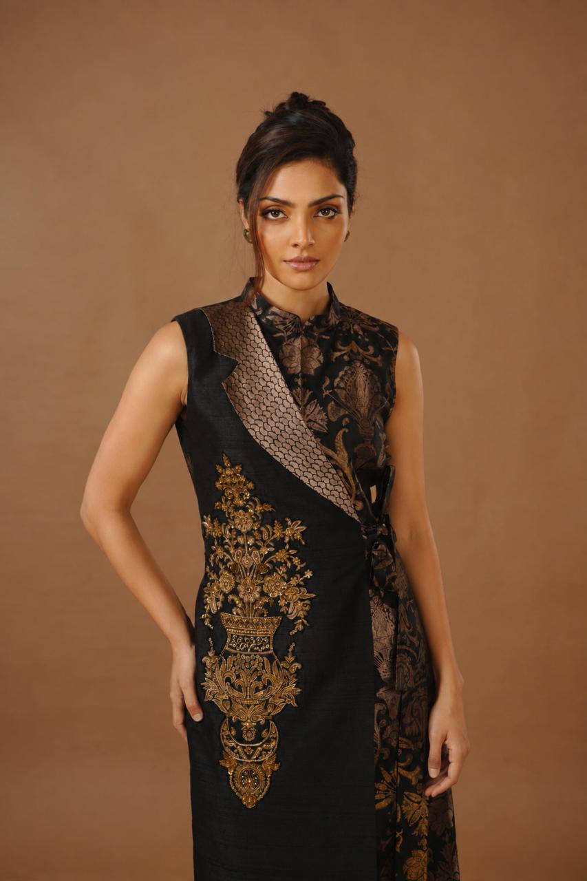 Nope-e-Kinkhab sleeveless Dress