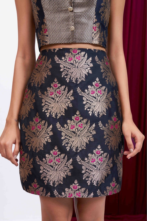 Black, antique gold, fuchsia pink