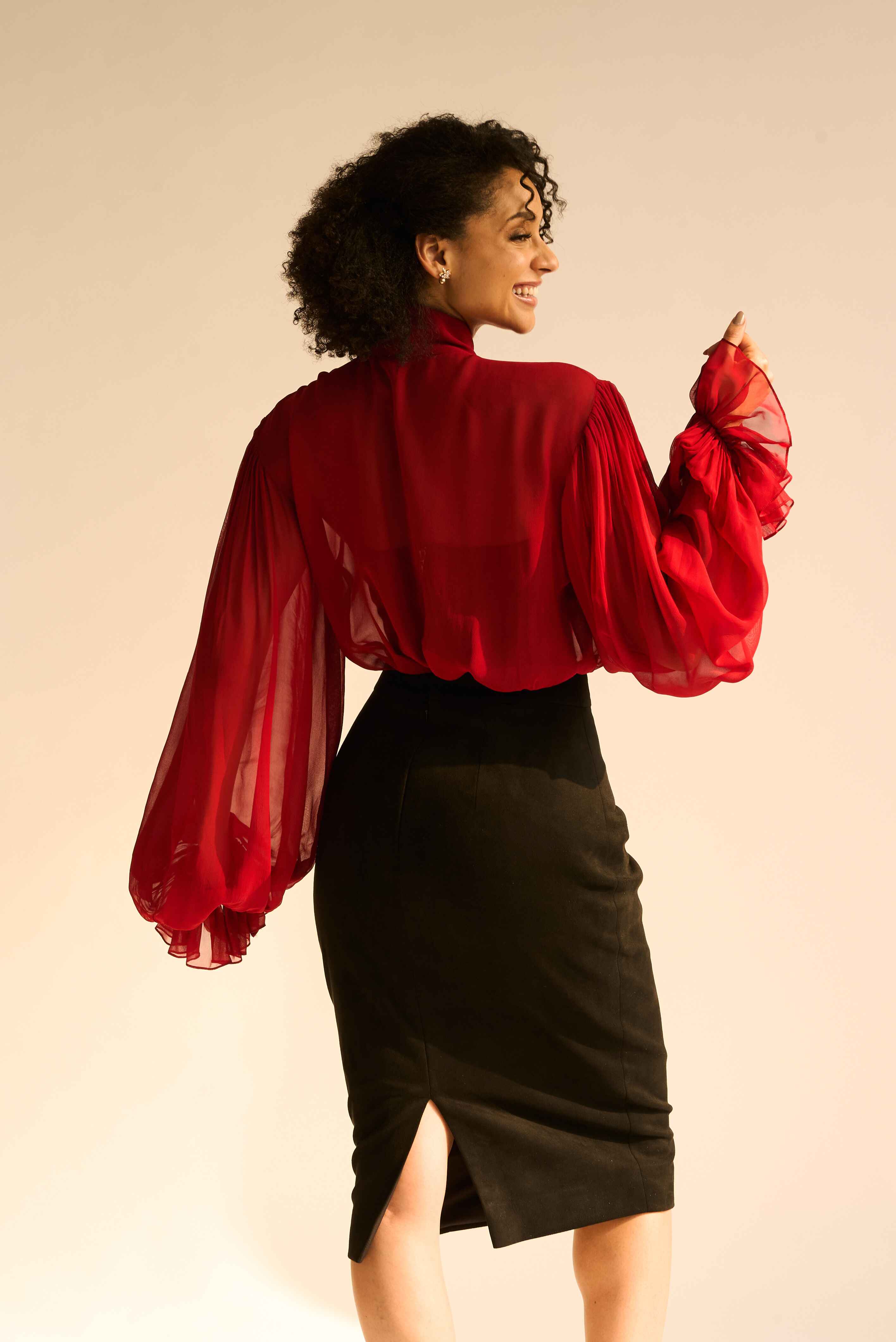 トップス meroir SHEER CHIFFON RIBBON BLOUSE Monroe Ruby Red Sheer Chiffon Top With Bow And Bishop Sleeves